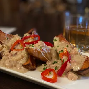 Sausage gravy poutine