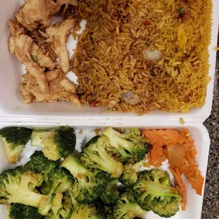 I though I ordered chicken and broccoli. This looks like hella rice and broccoli with some chicken.