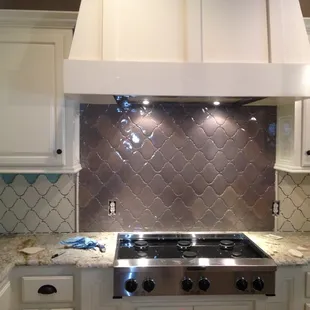 backsplash install