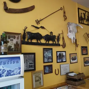 The wall of this intimate little smokehouse. #HandysSmokehouse
