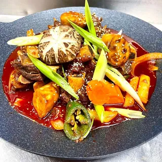 SPICY BRAISED BEEF SHORT RIBS WITH CHEESE