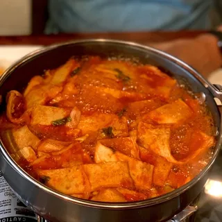 Spicy Rice Cake Stew with Fish Cake and Veggies