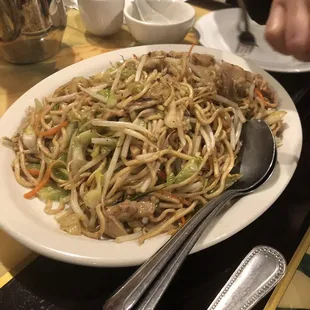 Bean sprout chow mein