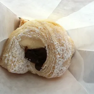 Vanilla/chocolate horn