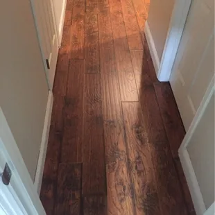 Replace your high traffic hallways with beautiful laminate floors