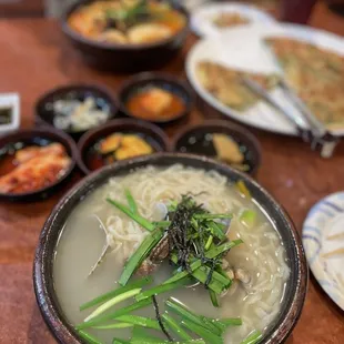 Soup noodle with baby clam