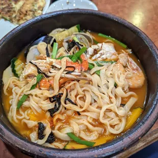 Spicy Seafood Kalguksu