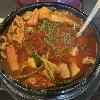 48. Spicy Beef Intestine Hot Pot /