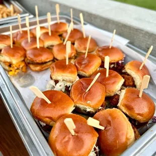 Mini cheeseburgers &amp; chicken sliders