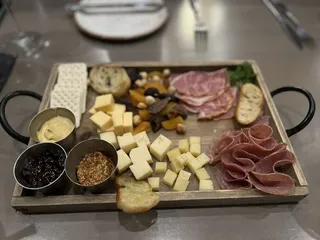 AJ's Kitchen & Cocktails