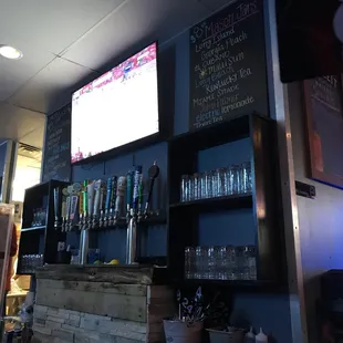 Great selection of beers on tap and amazing mixed drinks in MASON JARS!