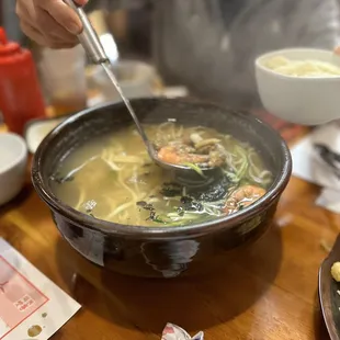 Hangari Kalgooksu to share for 2