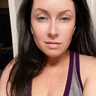 Elle K.