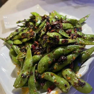 Spicy garlic edamame