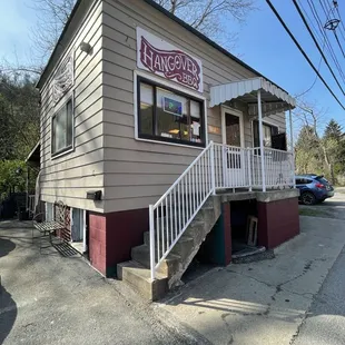 the outside of a restaurant
