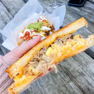 Mac n Cheese Grilled Cheese Sandwich