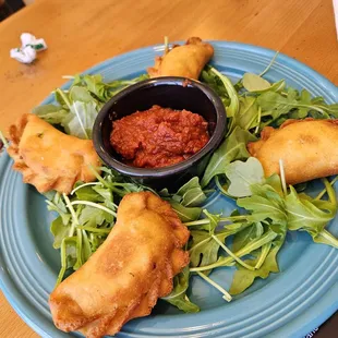 Smoked gouda empenanas