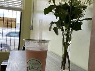 Win’s Fresh Fruit Smoothies Tea  And French Coffee