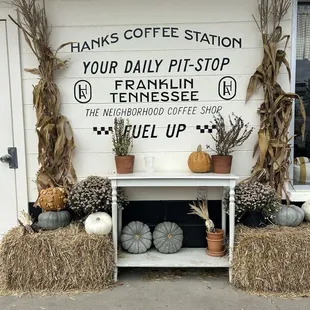 Super cute fall decor outside