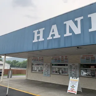 Front of Hank&apos;s Frozen Custard &amp; Mexican Food.