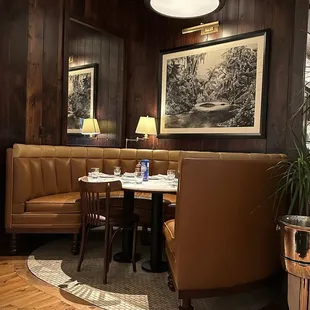 Nice booths for larger groups