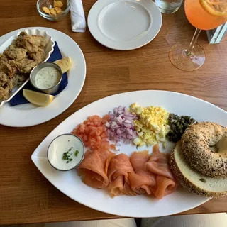 Smoked Salmon Platter w/ Fixin's