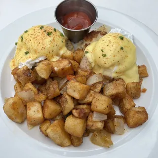 Crabcake Eggs Benedict