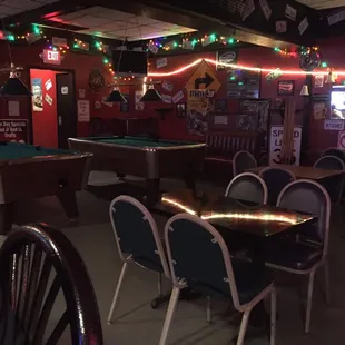 billiard tables and pool tables