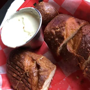 Pretzels and bier cheese