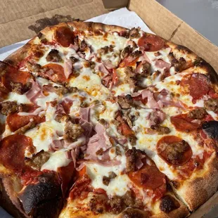 Meat Lover Pizza (TikTok: @justandyvu)