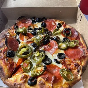 Pizza pepperoni, olives, jalapeños!