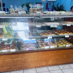 Baked goods display case