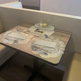 Table setting. Cloth napkins