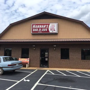 ows the front of the restaurant