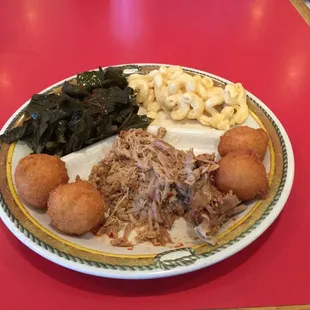 BBQ small plate with pulled pork, Mac n' cheese and collards ... yummy!
