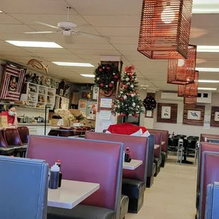 Welcome to the West Side of Oahu.  Nice little dinner tucked away in the corner of a small shopping center. Good food at reasonable prices.