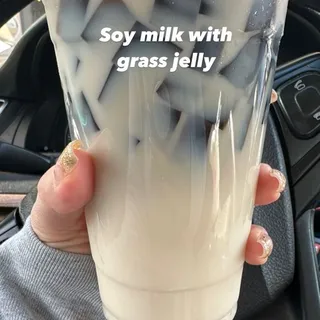 42. Grass Jelly with Soy Milk