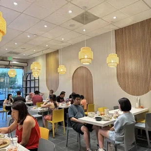 Pretty busy during dinner time, Thursday evening. Dining Tables 08.15.24