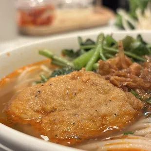 Crab noodle soup with fish cake