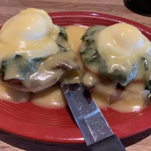 Spinach Bacon Tomato Eggs Benedict