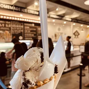 Cookies and cream cheesecake with Mango at the bottom!