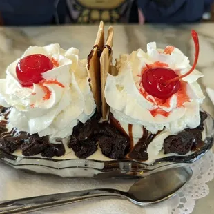 Brownie sundae