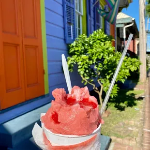 Strawberry cream with fresh strawberry and condensed milk toppings. (Stuffed with ice cream inside)