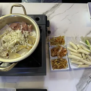 Rose Tteokbokki and banchan