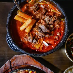 Rice cakes stir fried with beef belly in our specialized sauce.