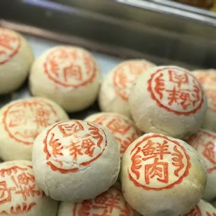 a tray of chinese buns