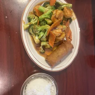 Shrimp with vegetables, rice, egg roll. Also included with the lunch was a bowl of eggdrop soup.