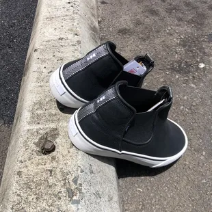 Austyn Gillette Globe dovers.  So comfy!