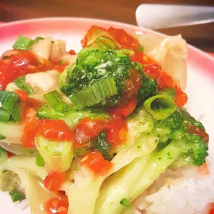 Yum!  Yum!  I always add green onion to my chicken and broccoli dish.