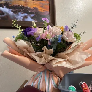 The arrangement en vivo! Look at that bundle of joy! Brightening up a hospital room